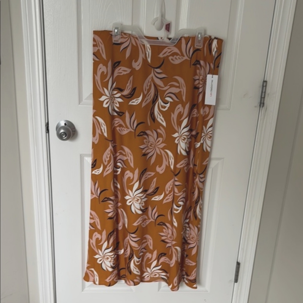 Liz Claiborne Golden Ginger With Floral Print Maxi Skirt